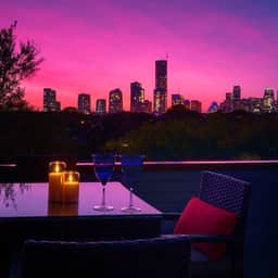 Rooftop DT Views • Heated Pool• Minigolf• Walkable