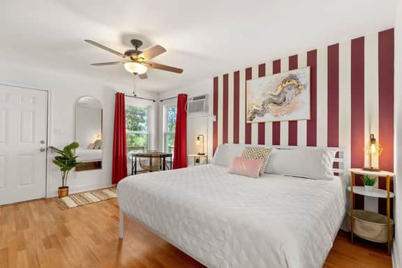Heated Cowboy Pool, King Suite & Near Wimberley