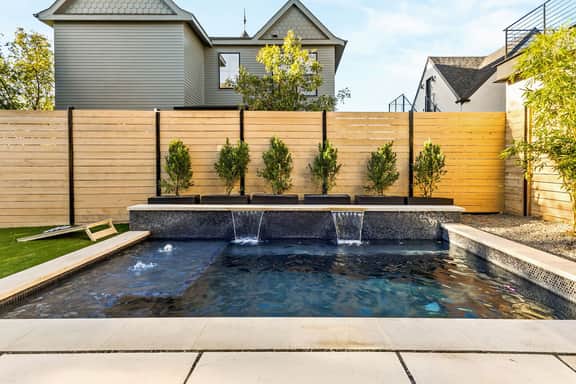 Rooftop DT Views • Heated Pool• Minigolf• Walkable